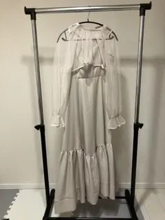 クリーム色 フリル付きマキシドレス