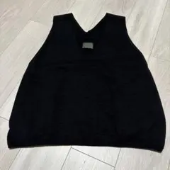 オローネ　黒いニットベスト Vネック