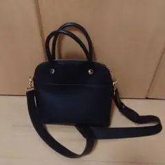 黒の合成皮革ショルダーバッグ