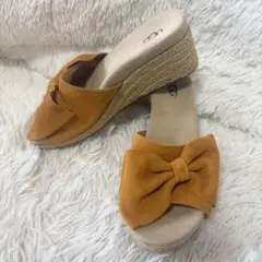 UGG アグ　スウェードリボンウェッジソールサンダル　25cm イエローオレンジのサムネイル