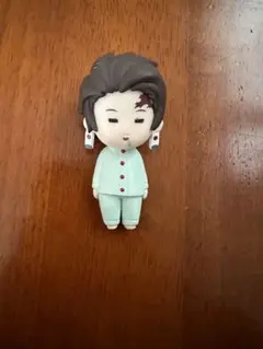 鬼滅の刃 竈門炭治郎 フィギュア 缶バッチ2点セット