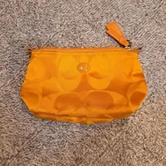 COACH オレンジ ナイロンポーチ