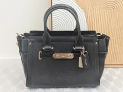 COACH ブラックレザー ショルダーバッグ スワッガー27