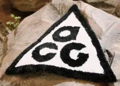 【新品未使用】NIKE ACG 新宿店限定　ラグラン　マット　インテリア　白黒 ACG ラグマット 新宿限定 完売品 RUG NIKE 限定 ナイキ - メルカリ