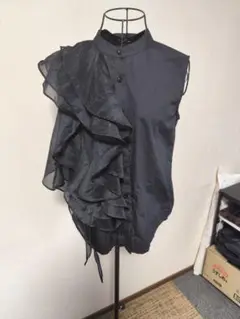 ポリーヌブロー　アシンメトリーデザインブラウス