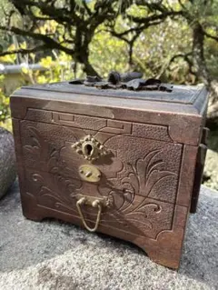 Item thumbnail for item 18221000-3886-4711-9e7b-b8c8c4e43fd2