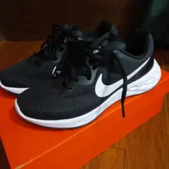 送料込　Nike ランニングシューズ ブラック/ホワイト