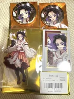 胡蝶しのぶ　巳年　アクスタ　缶バッジ　フォトカードセット