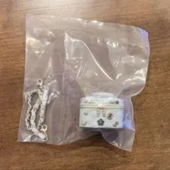 ジルスチュアート ミニブローチバニティキーホルダー2