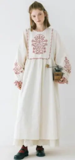 本日限定セールSM2新品タグ付カタログ掲載配色刺繍ワンピースキナリSsize