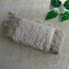 メガネポーチ　（大きな花刺繍＊アイボリー)