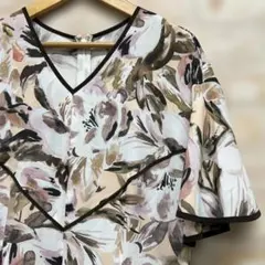 【美品】 COUP DE CHANCE 花柄 Vネック フレアワンピース 半袖のサムネイル