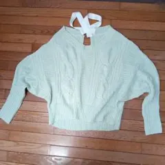 ミントグリーン ケーブルニット トップス