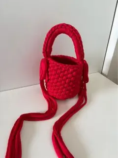 赤色編み物ハンドバッグ