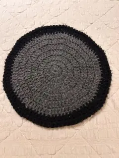 グレーと黒の編み物ベレー帽　レディース　手編み