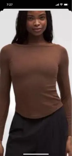 ルルレモン Tシャツ