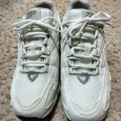 ホワイト スニーカー