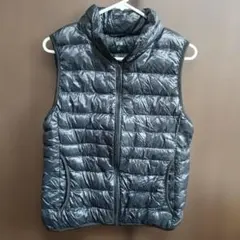 UNIQLO ダウンベスト Mサイズ ライトダウン 黒 子供服