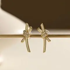 【新品未使用】ティファニー ノット風 結び目デザイン ピアス