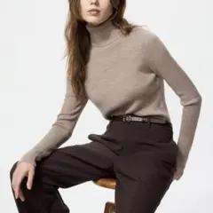 ユニクロ メリノリブタートルネックセーター ベージュ Lサイズ