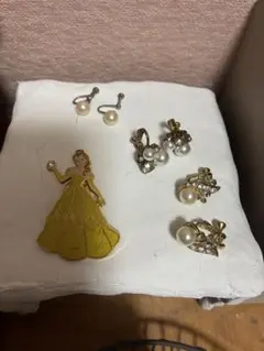 ディズニープリンセス ベルブローチ、イヤリング4点セット