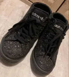 adidas ブラック ハイカット 花柄スニーカー 22.5cm - メルカリ