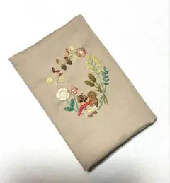 刺繍ブックカバー　リスさんの秋支度　花とかぼちゃ　文庫本　A6判　ハンドメイド
