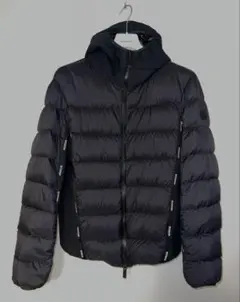 美品▼MONCLER エンボスロゴ フード付き ダウンジャケット ブラック