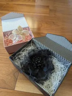 [2点セット]コサージュ 白＆黒 ケース付 入園入学 卒園卒業 セレモニー