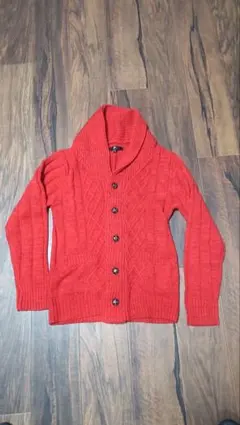赤いケーブル編みニットカーディガン