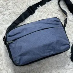 美品　ace. エース　ショルダーバッグ　スリングバッグ　ウエストポーチ　紺色
