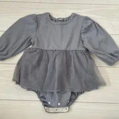 グレー フリル付きロンパース