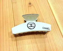 【極美品】ラスト１点❗️CHANEL海外ノベルティヘアクリップ ラスト1点のみ！ CHANEL シャネルヘアクリップ ノベルティ - メルカリ