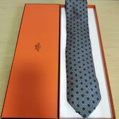エルメス　HERMES　ヒヨコ柄 ニワトリ柄 ネクタイ　シルク　246-146 エルメス HERMES ヒヨコ柄 ニワトリ柄 ネクタイ シルク 246-146 - メルカリ