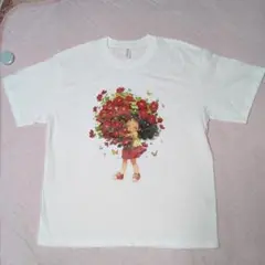 新品赤い花束を抱えた女の子 TシャツサイズLLゆったり明日終了致します