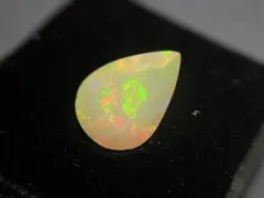 天然オパール 1.704ct 鑑別カード付 ペアシェイプ 遊色 ルース