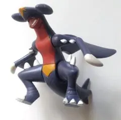 ガブリアス ミニフィギュア 飛行ポーズ　ポケットモンスター　タカラトミー