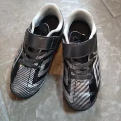 Umbro サッカーシューズ ブラック/シルバー　17センチ