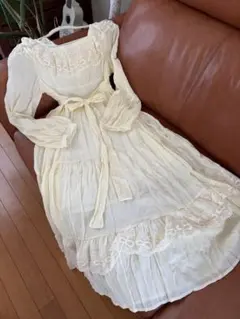 deisy lotte アイボリー フリル付きワンピース