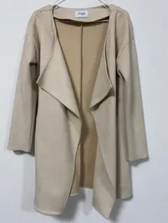 ベージュ ロングコートのサムネイル