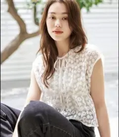 新品　mysty woman シャツ ティアード2WAYショートブラウス 白色のサムネイル