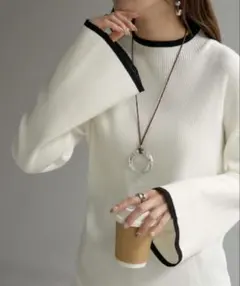 HUG.U ニット　フレア袖　配色リブニット　白　未使用