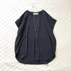 美品✴︎BEARDSLEY ストレッチジョーゼットTブラウス ダークグレーのサムネイル
