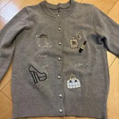 刺繍付きグレーのカーディガン