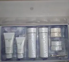 コスメデコルテ　AQ ブライト ラディアンスコフレ