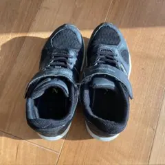 new balance ブラック スニーカー