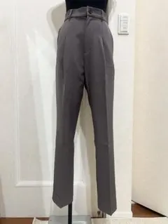 KBF/センタープレス入りクロップドパンツ