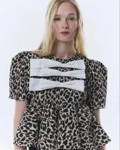 Bibiy. EFFIE PEPURAMU LEOPARD TOP - メルカリ