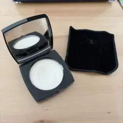 CHANEL ハイライトPoudre Lumière 40 White Opal