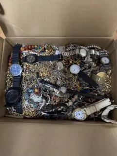 アクセサリー時計イミテーションまとめ売り約10kg 遺品整理
